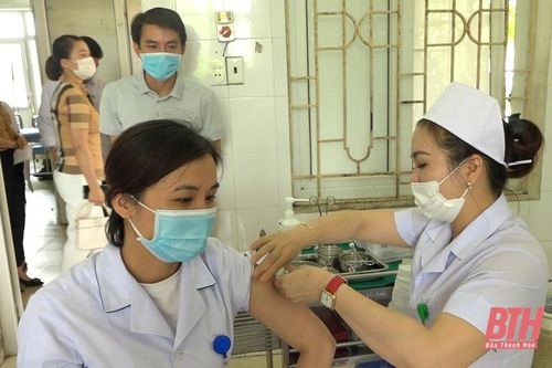 Quảng Xương thực hiện tiêm phòng vắc - xin gắn với đẩy mạnh công tác phòng, chống dịch, bệnh COVID-19