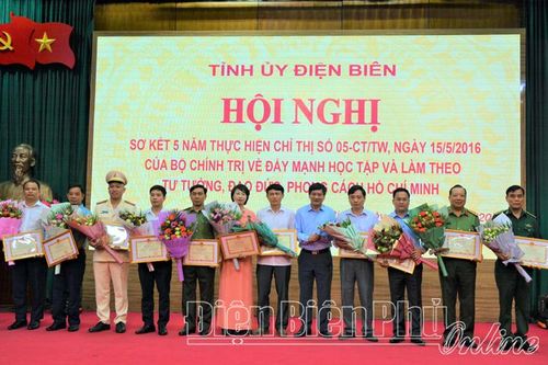 Tiếp tục nâng cao nhận thức, trách nhiệm trong triển khai thực hiện Chỉ thị 05-CT/TW