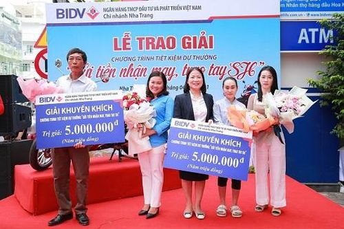 Ngân hàng BIDV Nha Trang: Trao giải cho khách hàng trúng thưởng chương trình tiết kiệm dự thưởng