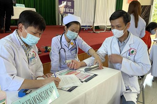 Bệnh viện Đa khoa Lâm Đồng tổ chức tiêm vắc xin Covid-19 cho 520 nhân viên y tế