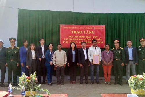 Bàn giao nhà tình nghĩa quân - dân tại Đà Lạt