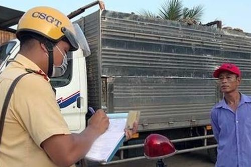 Theo chân Cảnh sát giao thông bắt xe quá tải
