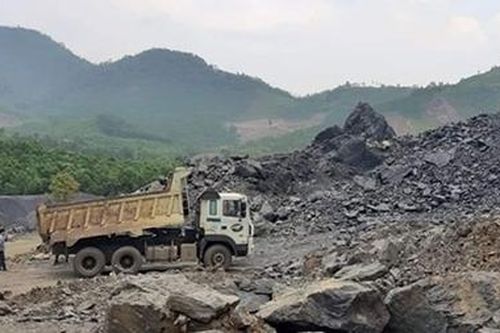Ngang nhiên khai thác trái phép mỏ đá Thượng Long