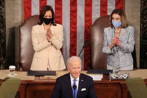 Biden cảnh báo trước Quốc hội Mỹ: 'Trung Quốc đang tiến sát phía sau'