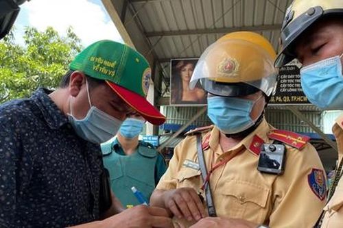 Nhậu 4 lon bia, ngủ hơn 10 tiếng, tài xế vẫn bị phạt 7 triệu đồng