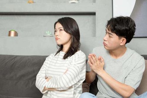 Phụ nữ dù thoải mái bộc lộ bao tâm tư cũng phải 'khắc cốt ghi tâm' giấu thật kỹ 3 thứ này với chồng nếu muốn hôn nhân hạnh phúc