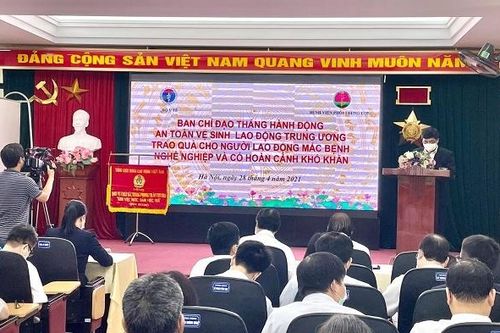 Thăm và tặng quà nạn nhân bị tai nạn lao động, bệnh nghề nghiệp