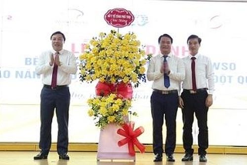 BVĐK tỉnh Phú Thọ đón nhận giải thưởng Bạch kim của Hội Đột quỵ
