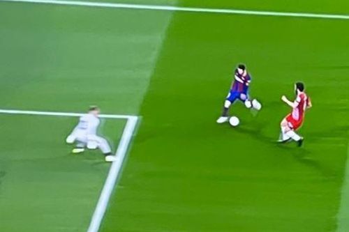 Messi không ghi bàn trong pha đối mặt thủ môn