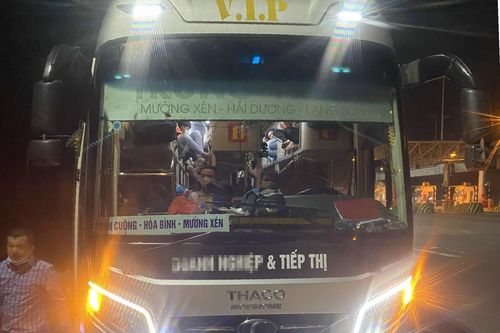 Tài xế không có bằng lái, chở 95 người trên xe khách 38 chỗ