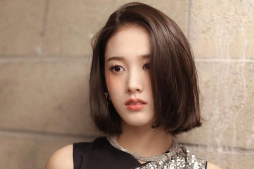 Ca sĩ 17 tuổi được so sánh với dàn mỹ nhân hàng đầu Kpop