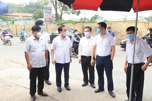 Đông Anh: Đảm bảo nhu yếu phẩm cho người dân khu cách ly thôn Lỗ Giao