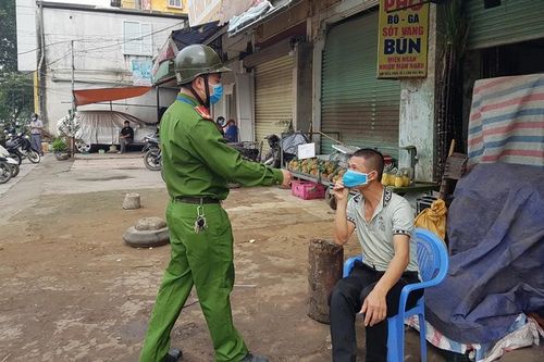 Quận Hoàng Mai rà soát được 13 trường hợp liên quan đến các ca dương tính Covid-19