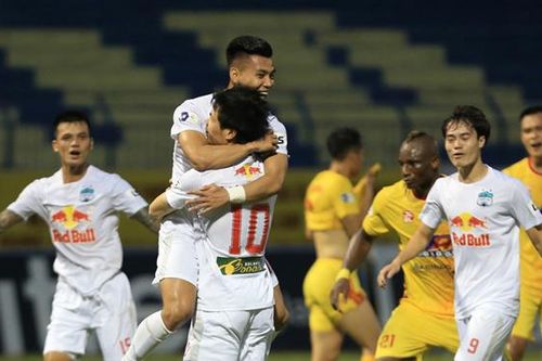 Điểm nhấn vòng 11 V-League: HAGL sắp vô địch giai đoạn 1