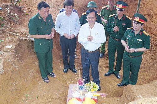Quảng Trị phát hiện, cất bốc được 34 hài cốt liệt sĩ ở chiến khu xưa Ba Lòng