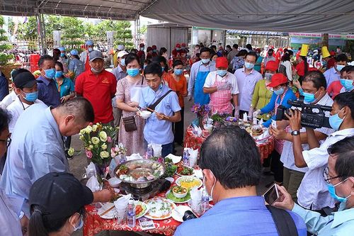 Hấp dẫn 'lẩu mắm' U Minh
