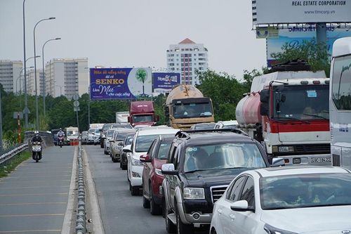 Phạt đơn vị quản lý đường cao tốc vì ùn tắc mà không xả trạm