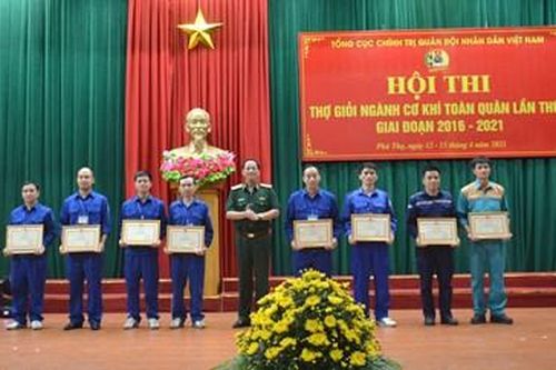 Tiếp 'lửa' nhiệt huyết, sáng tạo và cống hiến