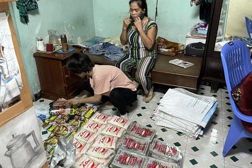 Phát hiện 'tổng kho' sản xuất gia vị giả tại nhà