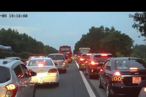 Nhiều vụ va chạm giao thông trong ngày bắt đầu kỳ nghỉ lễ