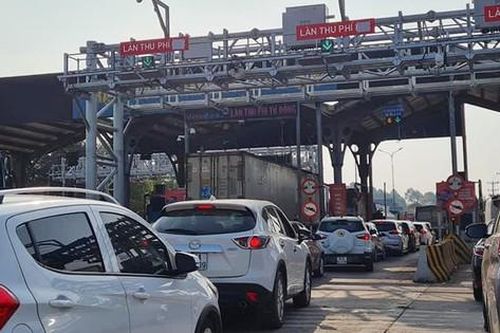 Đồng Nai kẹt xe trên diện rộng, các phương tiện 'chôn chân' trên quốc lộ