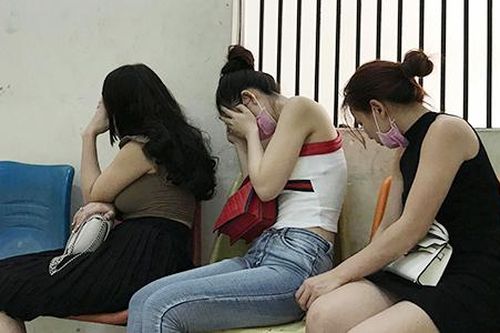 Ninh Bình: Bắt quả tang 8 đôi nam nữ mua bán dâm, khởi tố 2 chị em ruột