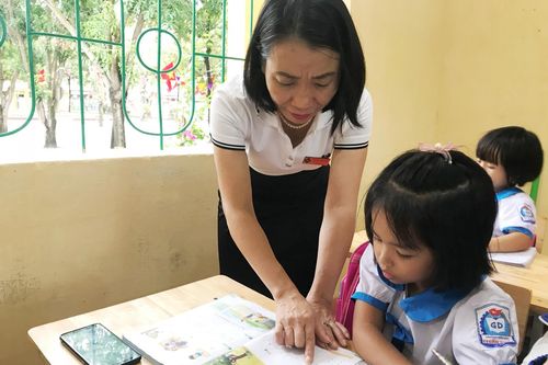 Lựa chọn sách giáo khoa lớp 2, lớp 6: Nhà trường tin tưởng chờ kết quả