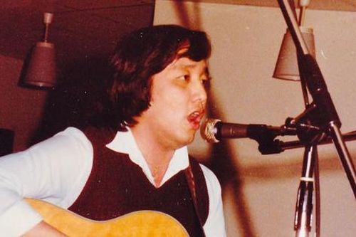Elvis Phương: 'Dẫu thời đại thay đổi, tôi vẫn trung thành với album vật lý'