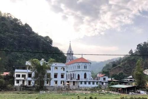 Độc đáo thánh đường 'gieo' chữ cho học sinh vùng sâu