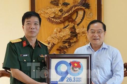 Thăm Trung đoàn Tu Vũ anh hùng được Bác Hồ đặt tên