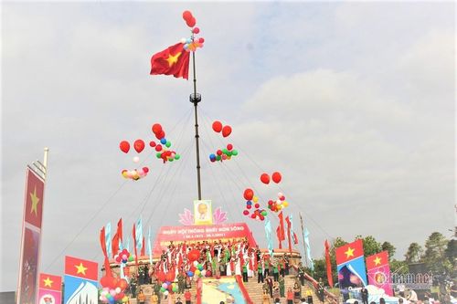 Lễ thượng cờ đặc biệt tại đôi bờ Hiền Lương - Bến Hải