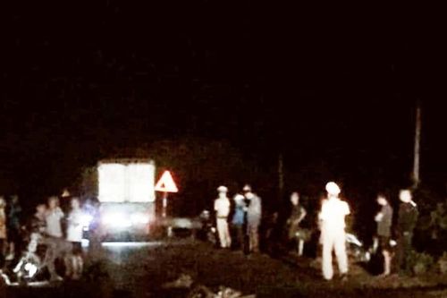 Xe máy va chạm ô tô trên Quốc lộ 48, một người tử vong trong đêm