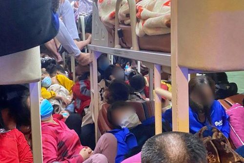 Xe khách không có chứng nhận đăng kiểm, nhồi nhét gần 100 người