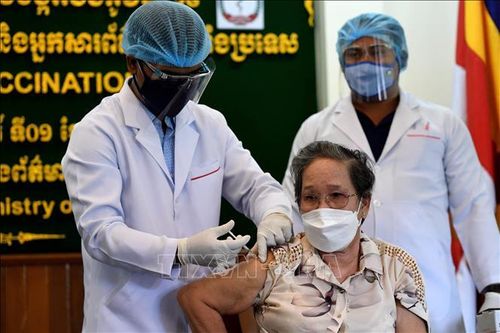 COVID-19 tại ASEAN hết 29/4: Số ca mắc mới ở Campuchia cao choáng váng; Các nước tăng cường phòng dịch