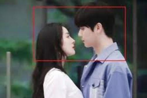 Vụ Hứa Khải lau miệng 3 lần khi hôn Dương Mịch: Đến lượt Lưu Khải Uy bị 'đào' cảnh hôn Dương Mịch ngấu nghiến