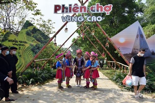 Chợ phiên vùng cao 'Điểm hẹn Hoàng Su Phì, Hà Giang'
