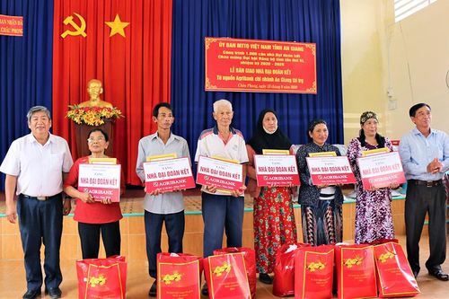 Tăng cường công tác xây dựng Đảng và vận động quần chúng