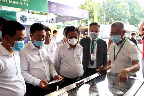 Đẩy mạnh chế biến và phát triển thị trường nông sản