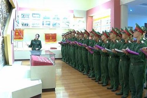 Noi gương những chiến sĩ Anh hùng