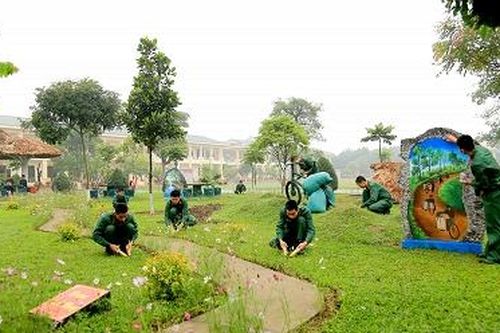 Xung kích lập công mừng ngày truyền thống