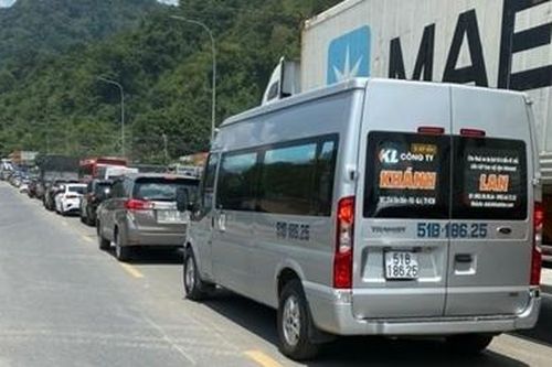 Đường lên Đà Lạt 'tê liệt'
