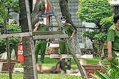 Vào công viên tự đổ xăng lên người rồi phóng hỏa