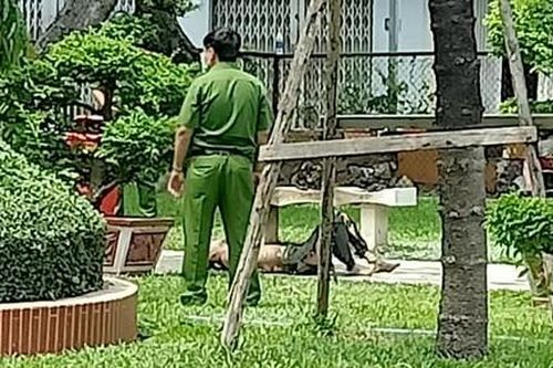 Người đàn ông nghi tự thiêu, cháy như đuốc trong công viên