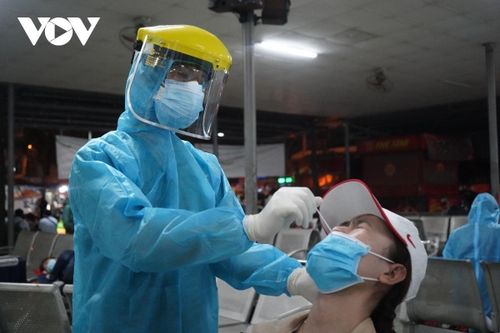 Thủ tướng: Truy vết thần tốc, lấy mẫu xét nghiệm trên diện rộng