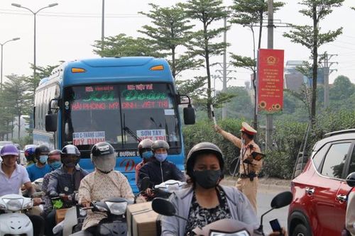 Xử lý tình trạng gây ùn tắc giao thông tại cửa ngõ Thủ đô