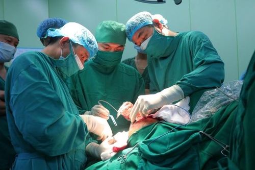 Cứu sống bệnh nhân chấn thương sọ não nặng do tai nạn giao thông