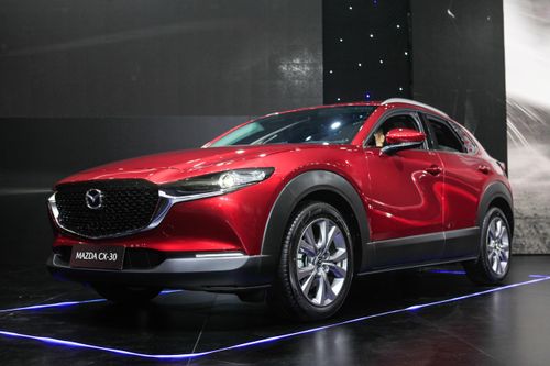 Lượng bình chọn Toyota Corolla Cross gấp đôi Mazda CX-30