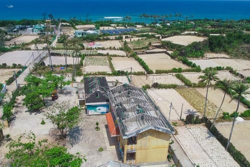 Sửa trường học và xây nhà tránh lũ cho dân đảo Lý Sơn
