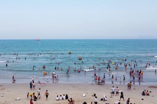Biển Đà Nẵng chiều cao điểm nghỉ lễ