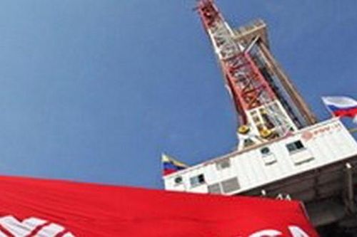 Venezuela: Bắt 10 quan chức dầu khí đánh cắp nhiên liệu